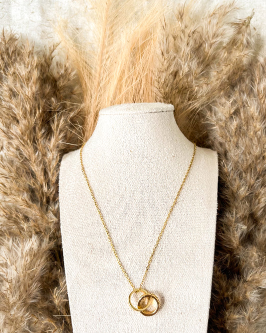 Collier Isis