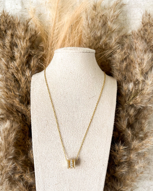Collier Hind