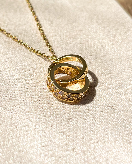 Collier Isis
